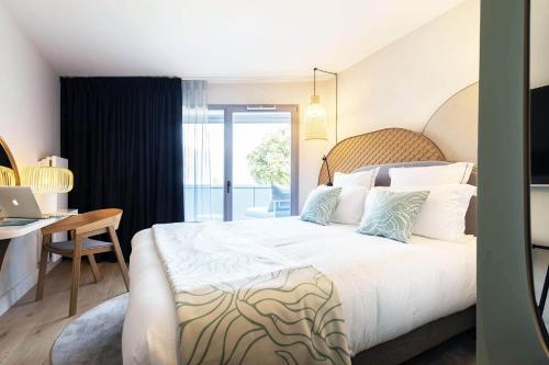 Double or twin room, lake view, balcony