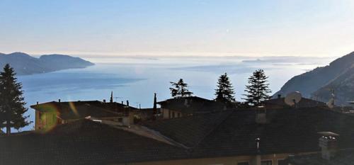 Tignale schöne Ferienwohnung Tiziano mit Seeblick und Balkon, Pension in Tignale