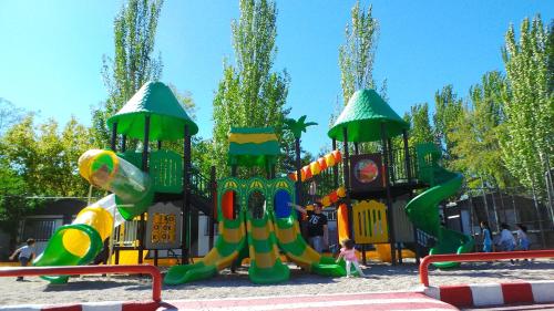 Playground, Bungalows Alpha in Getafe