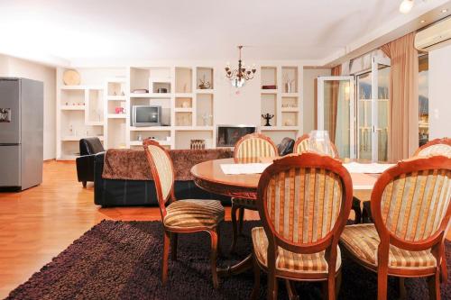  A stunning house in a prime area by the sea front. in Kalamata