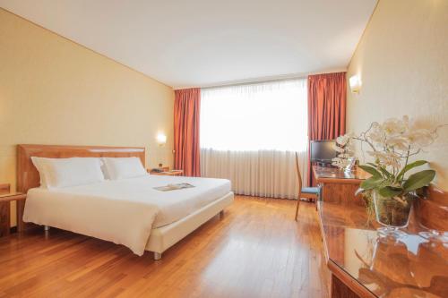 Montresor Hotel Tower - image 11