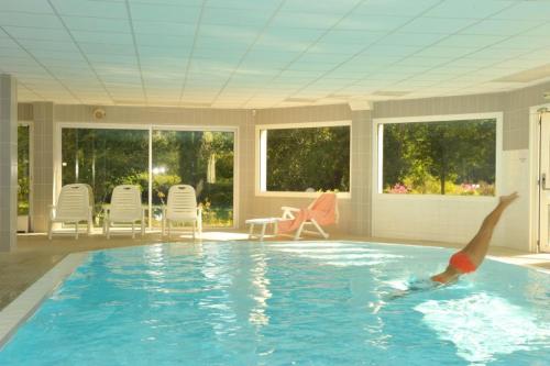 Hotel - Restaurant Le Relais du Moulin Le Relais Du Moulin is conveniently located in the popular Valencay area. The property offers a wide range of amenities and perks to ensure you have a great time. 24-hour front desk, facilities for di