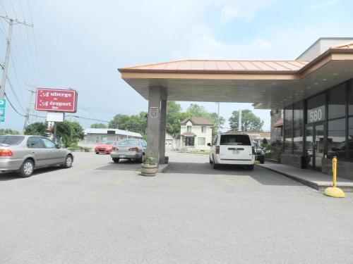 L'Auberge de l'Aeroport Inn