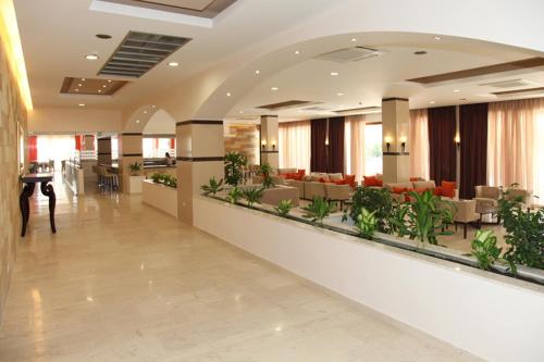 KOLYMBIA SKY HOTEL - Photo 4