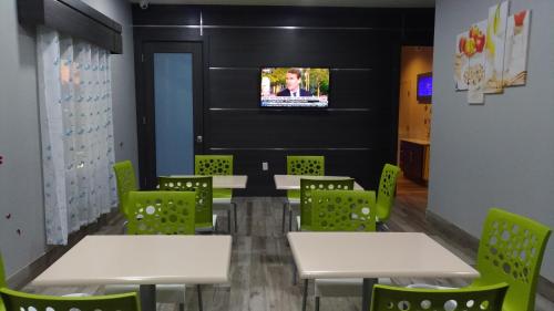 Haven Inn & Suites Downtown Houston. in North Houston