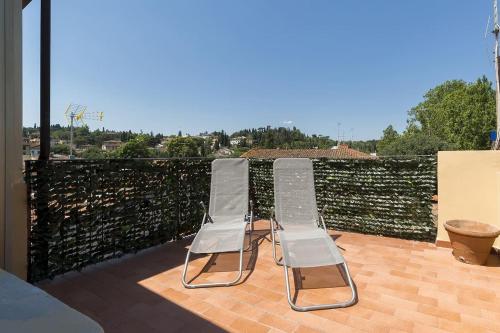 Hill's view terrace apartment - image 6