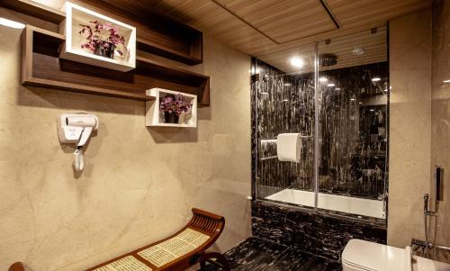 Royale Suite image 1