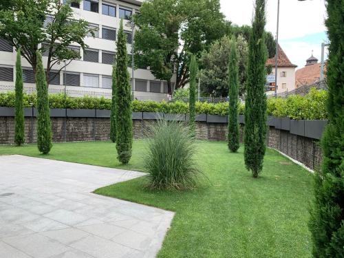 Deluxe Apartment with Garden