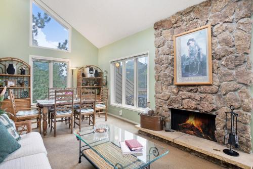 Deering Crest - image 4