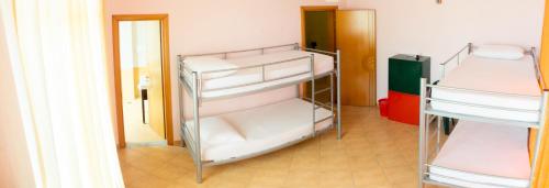 1 bunk bed