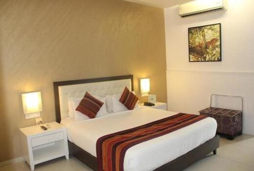 Aarohi Starz Hotel