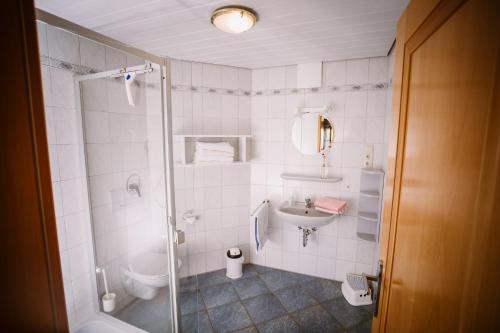 浴室, Stixenhof - Ferienwohnung Heidi Nehmeier in 阿恩多夫