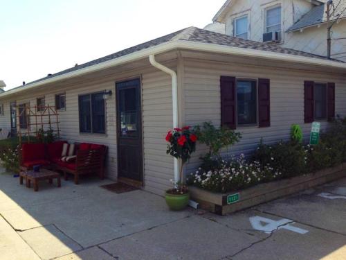 Wildwoof Beach Bungalow @ NW. 3 Blocks to Beach!