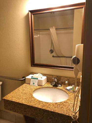 Queen Room - Disability Access