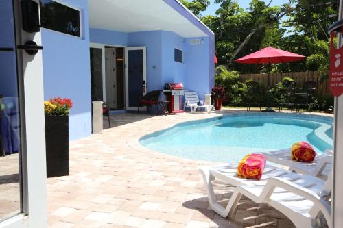 Fantasy Island Inn, Caters to Men in Fort Lauderdale, USA
