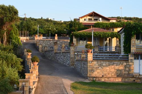  Alexandros Apartments & Αλέξανδρος Villas, Pension in Kalamaki Messinia