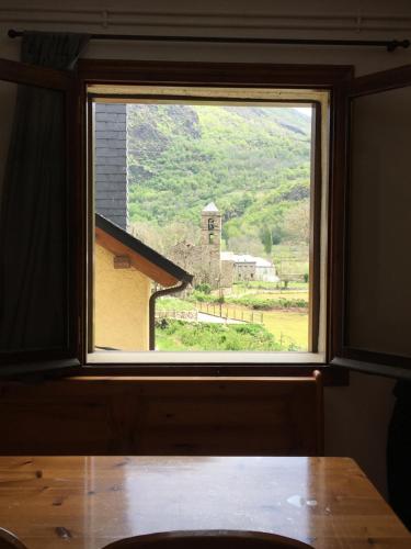 Apartment with Mountain View