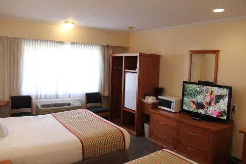 Travelodge by Wyndham Kamloops - image 2