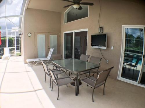 South Facing Pool - Bright Sunny Home! Home - image 6