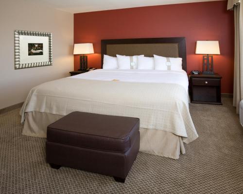 Holiday Inn Hotel & Suites Bakersfield, an IHG Hotel