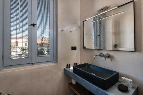 Junior Suite with Old Town View image 8