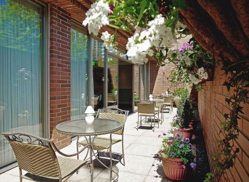 Georgian Court Hotel near Vancouver Lookout