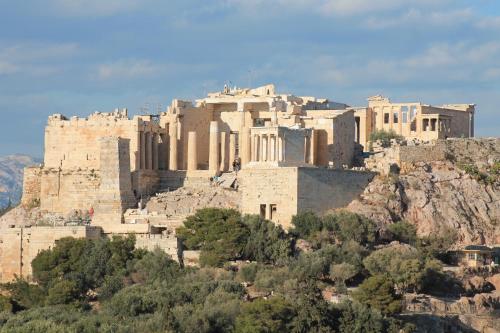 In the shadow of Acropolis - Spacious & Lovely apt