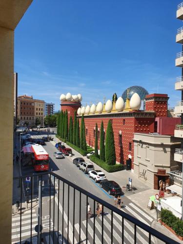  Apartamentos enfrente del Museo Dalí, Pension in Figueres bei Las Escaulas