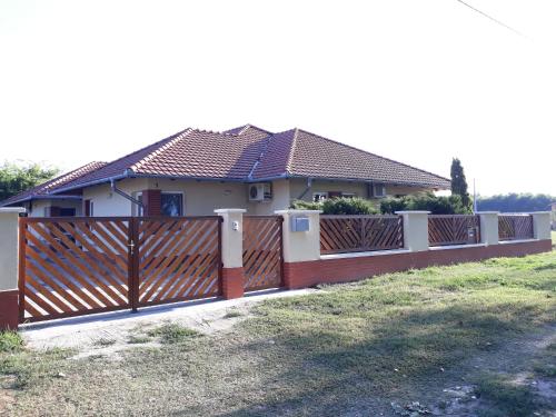 . Bella Vendégház Mórahalom