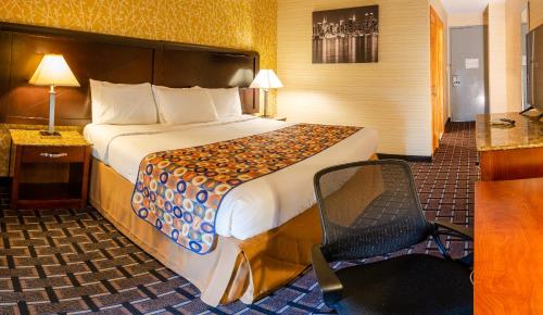 Elmhurst Hotel Room Type - Deluxe King Room