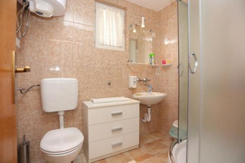 Apartments with a parking space Kastel Stari Kastela - 17447 - image 2