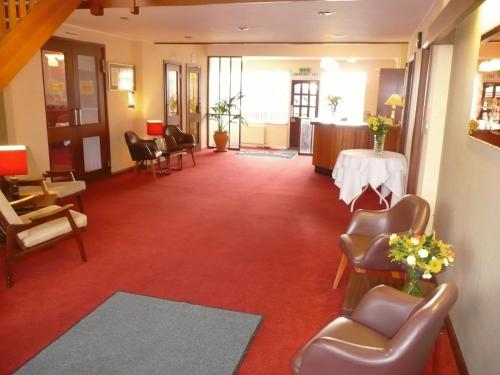Newark Hotel - image 14