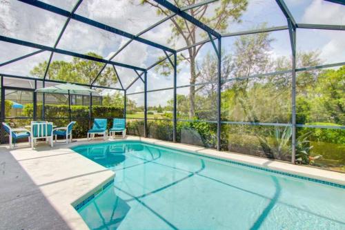 Privacy Bush Around Pool! Home - image 3