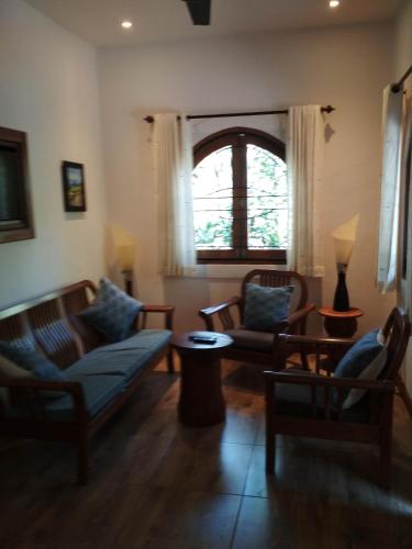 The Country House – Senggigi Beach, ID