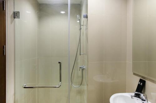 Nice 1BR Apartment at M-Town Signature By Travelio - image 2
