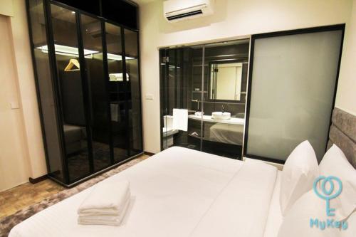 Expressionz Professional Suites by MyKey Global Located in KLCC, Expressionz Professional Suites is a perfect starting point from which to explore Kuala Lumpur. The property features a wide range of facilities to make your stay a pleasant experienc