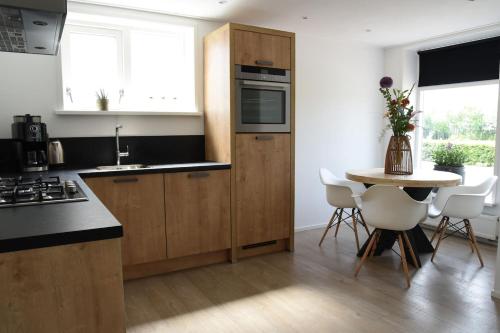  Sfeervol vakantiehuis in Holwerd in Holwerd