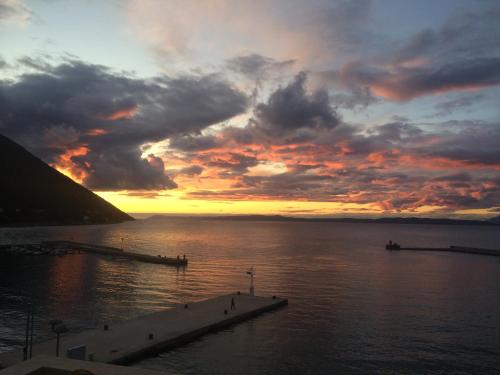 Prime and Exclusive Seafront Location Apartment Sunset in Trpanj