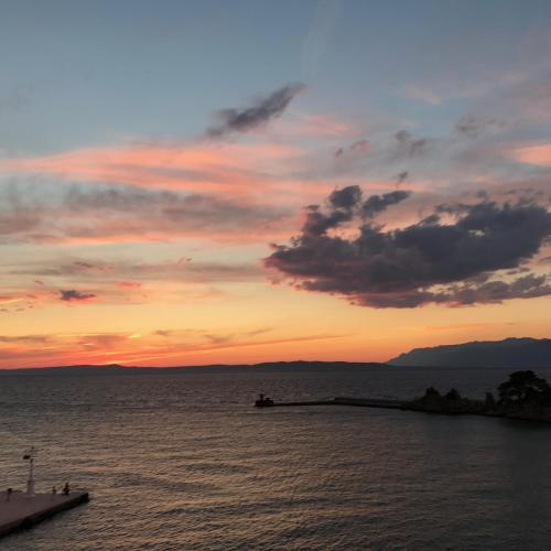 Prime and Exclusive Seafront Location Apartment Sunset in Trpanj
