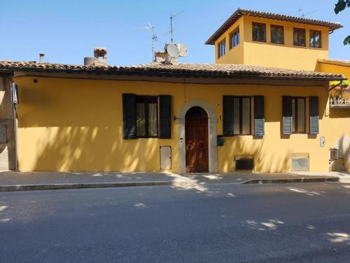  Caratteristico Appartamento, Pension in Spoleto bei Acquaiura