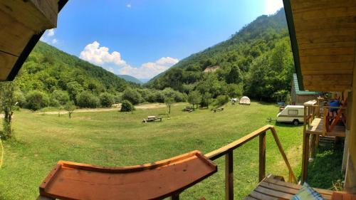Pemandangan, Kamp Vrbnica in Pluzine
