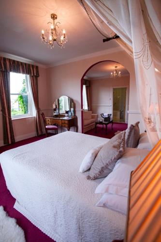 Kilcooly's Country House Hotel