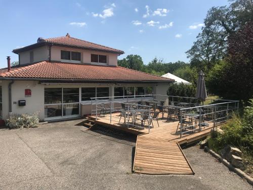 Hôtel Restaurant L'Artière (Hotel Restaurant L'Artiere) in Ceyrat (Auvergne)