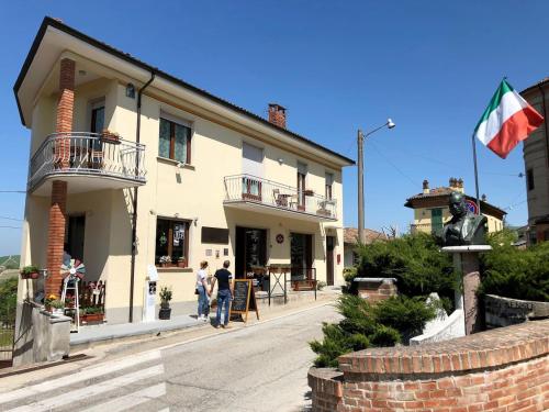 Skats, Casa dei Nonni #charminglanga in Grinzane Cavour