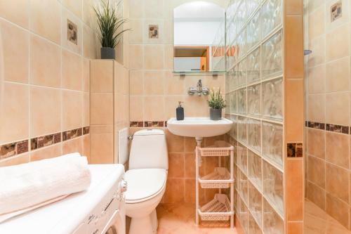 Apartments Wilcza 55 by Noclegi Renters - image 5