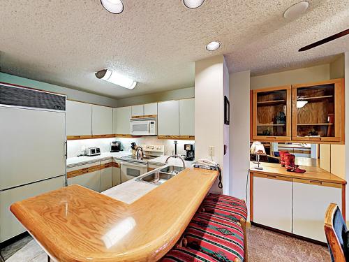 New Listing! Steamboat Gem - 300 Yards To Gondola Condo - image 6