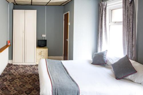 MyRoomz Silver Strand Hotel Room Type - Family Room with Private Bathroom