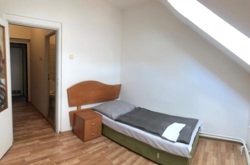 2 twin beds