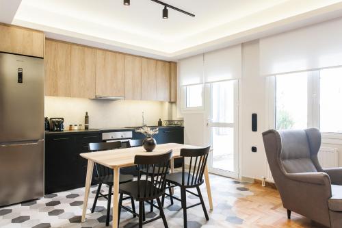 Modern Minimalist 3BD Apartment in Hilton District by UPSTREET - image 9