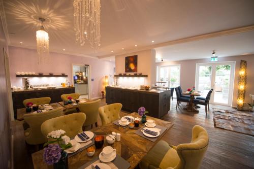 Restaurant, Hotel Hof Galerie in Grossmorsum